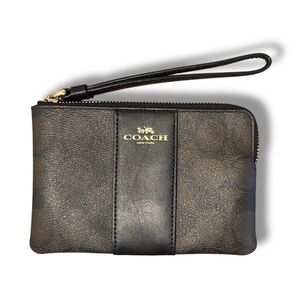 Coach Signature Corner Zip Wristlet